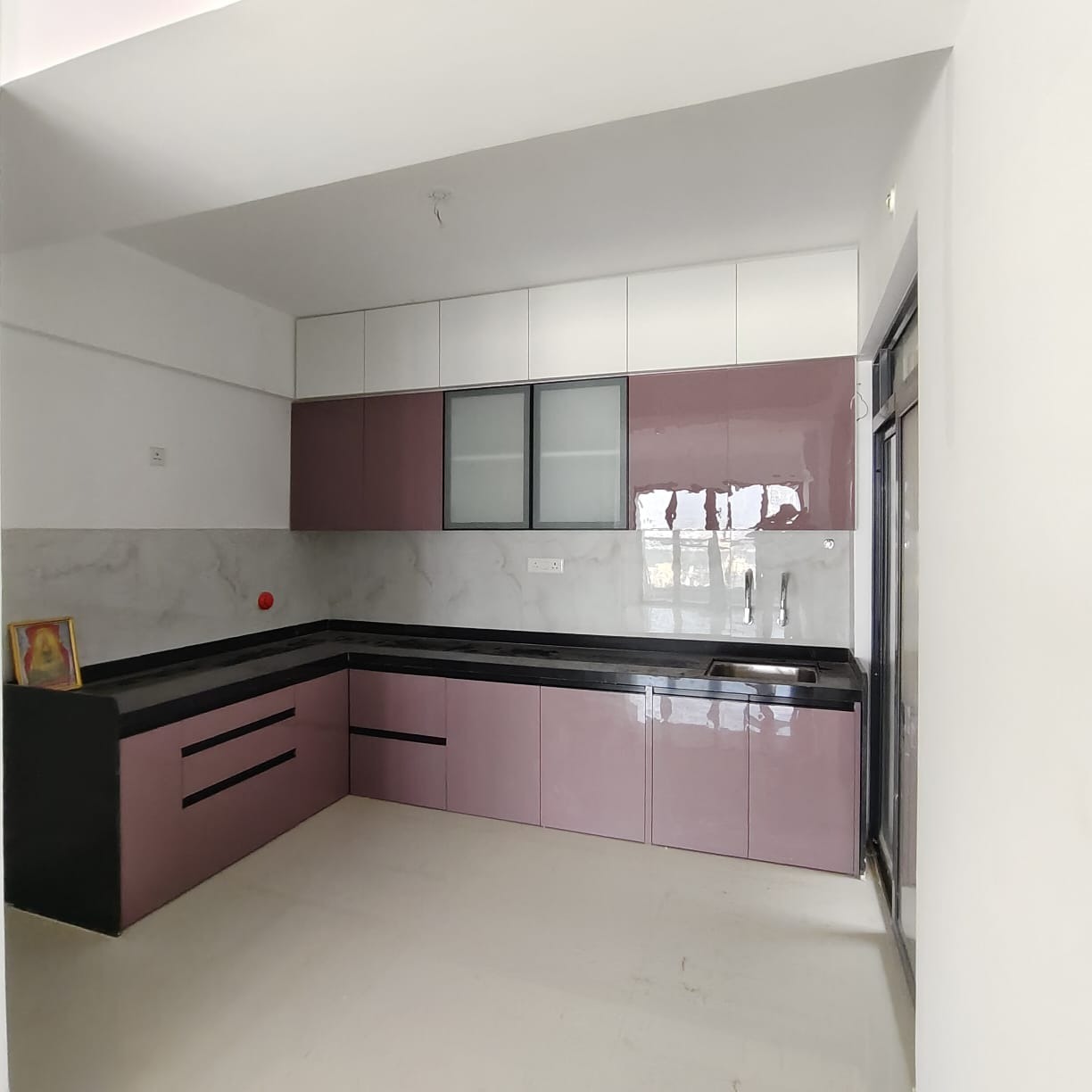 L-Shape Modular Kitchen – Rose Pink