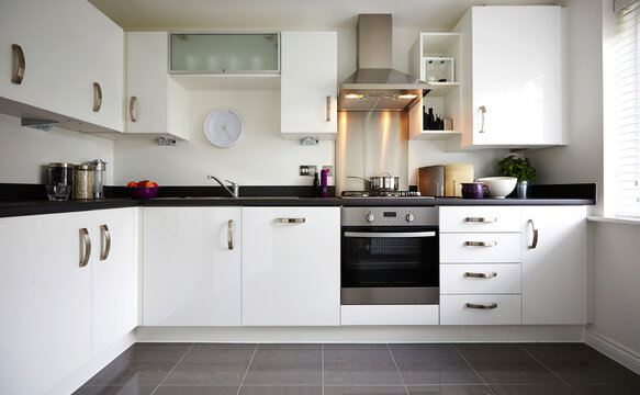 Straight Modular Kitchen – White & Black
