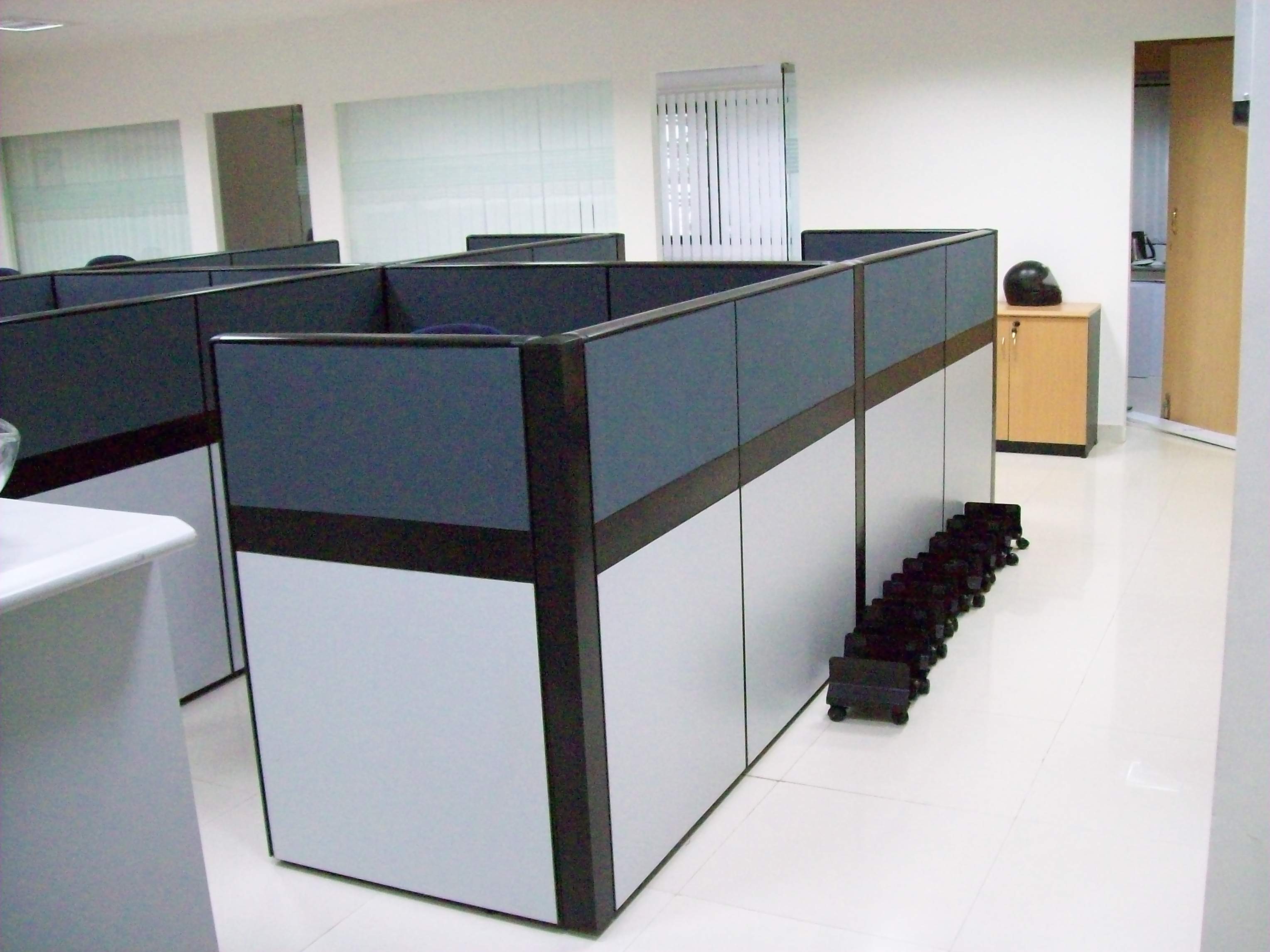 L-shape workstation under installation with blue panels