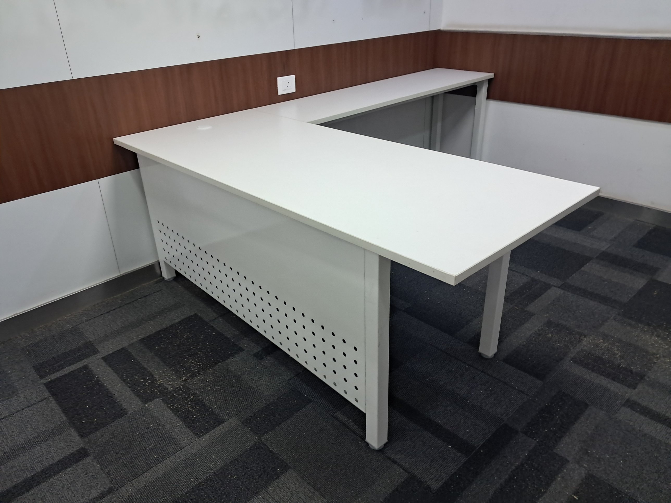 L-Shape Metal Leg Desk