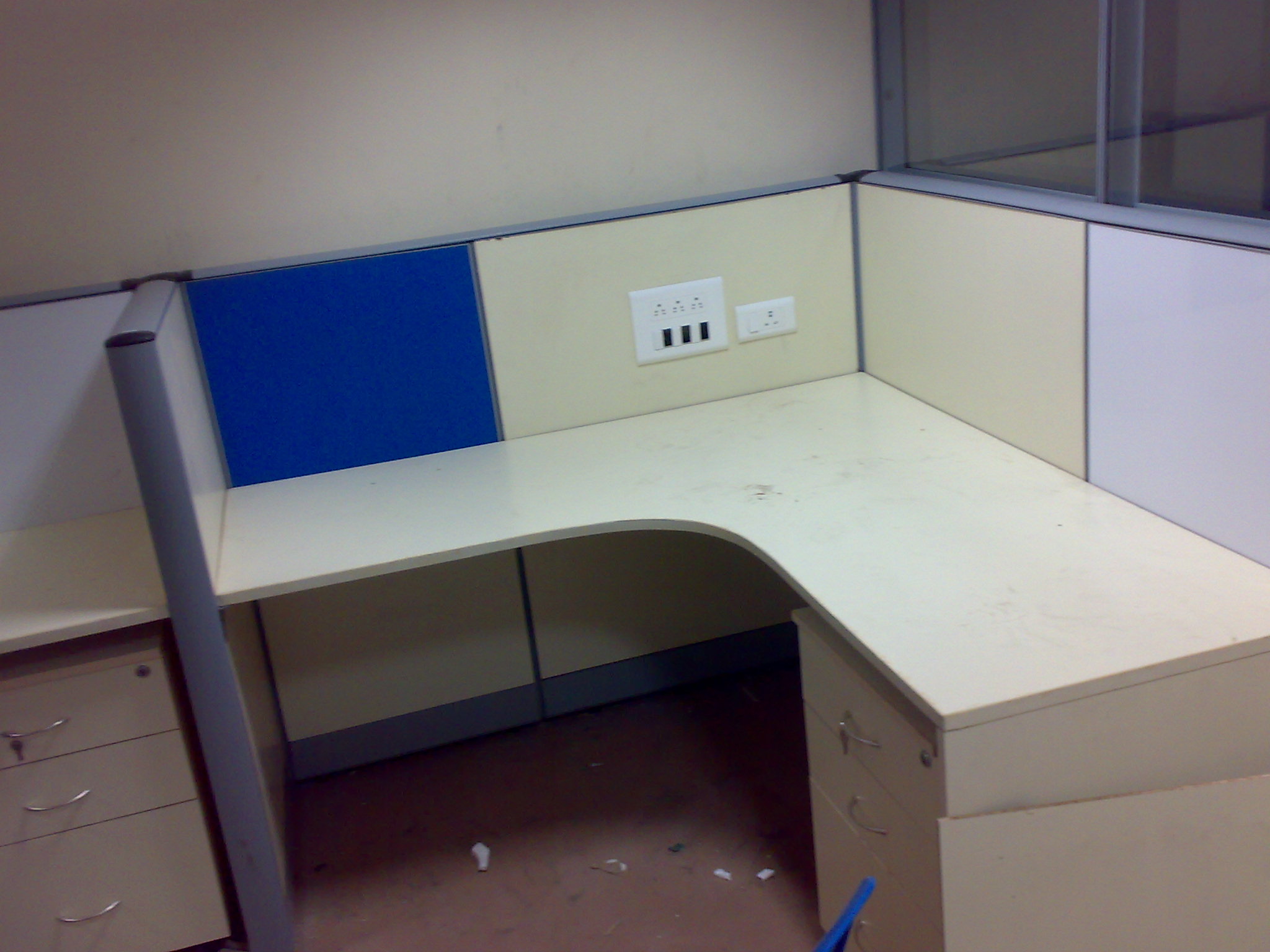 L-shape workstation with partial blue panel